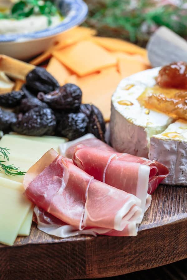 How To Make The BEST Cheese Board: A Complete Guide - The Mediterranean ...