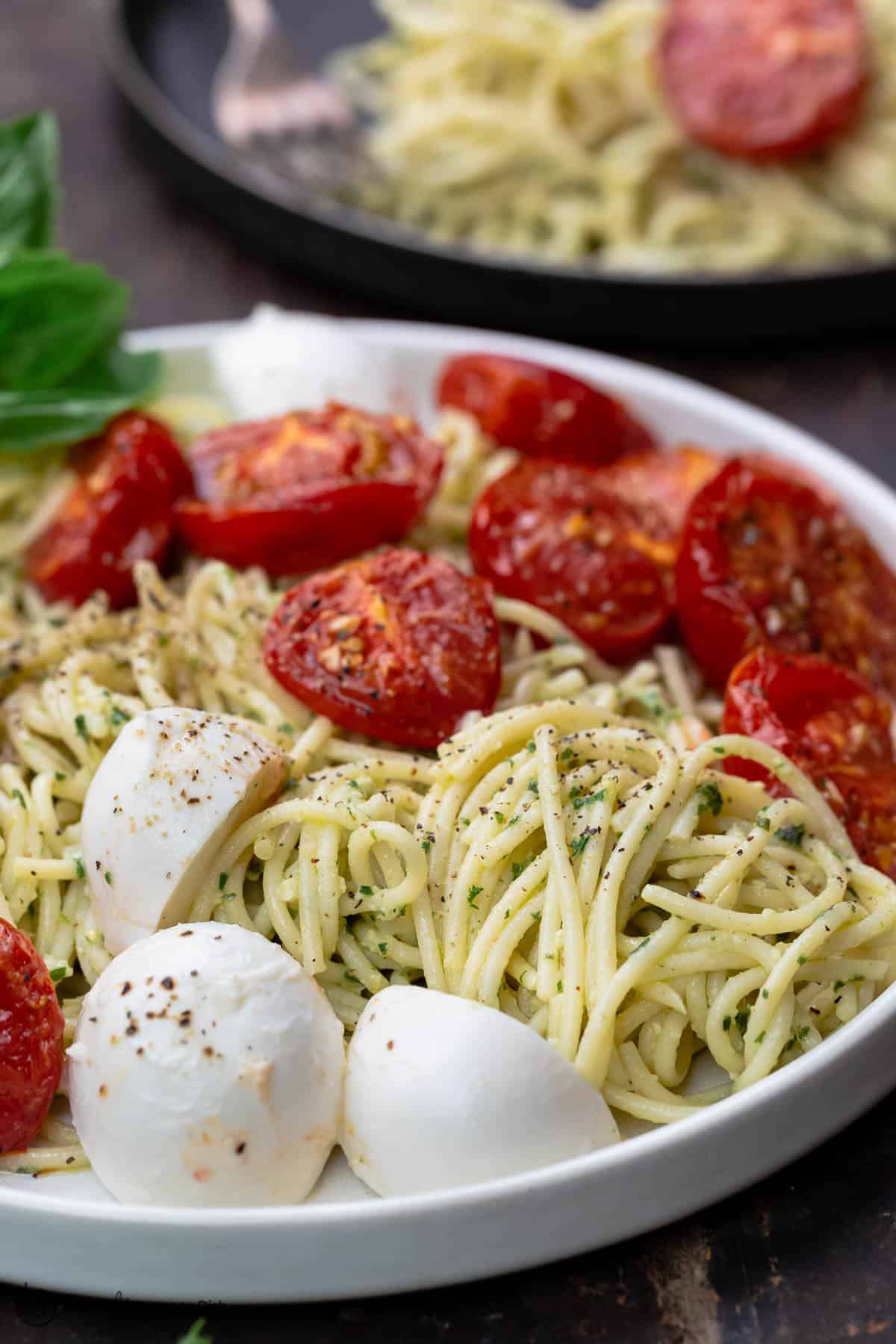 https://www.themediterraneandish.com/wp-content/uploads/2020/08/pesto-pasta-recipe-7.jpg