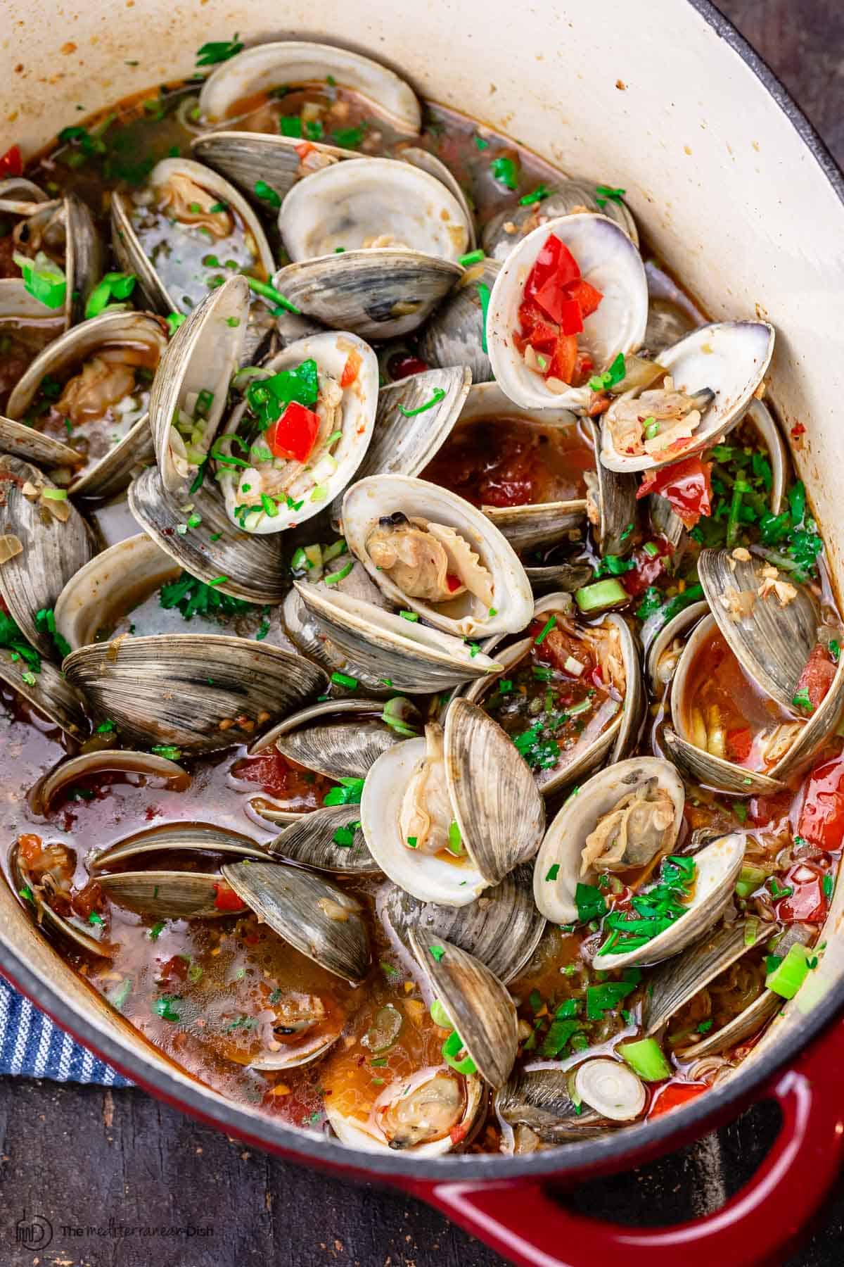 Clams in Wine-Free Herbed Butter Broth - The Dizzy Cook