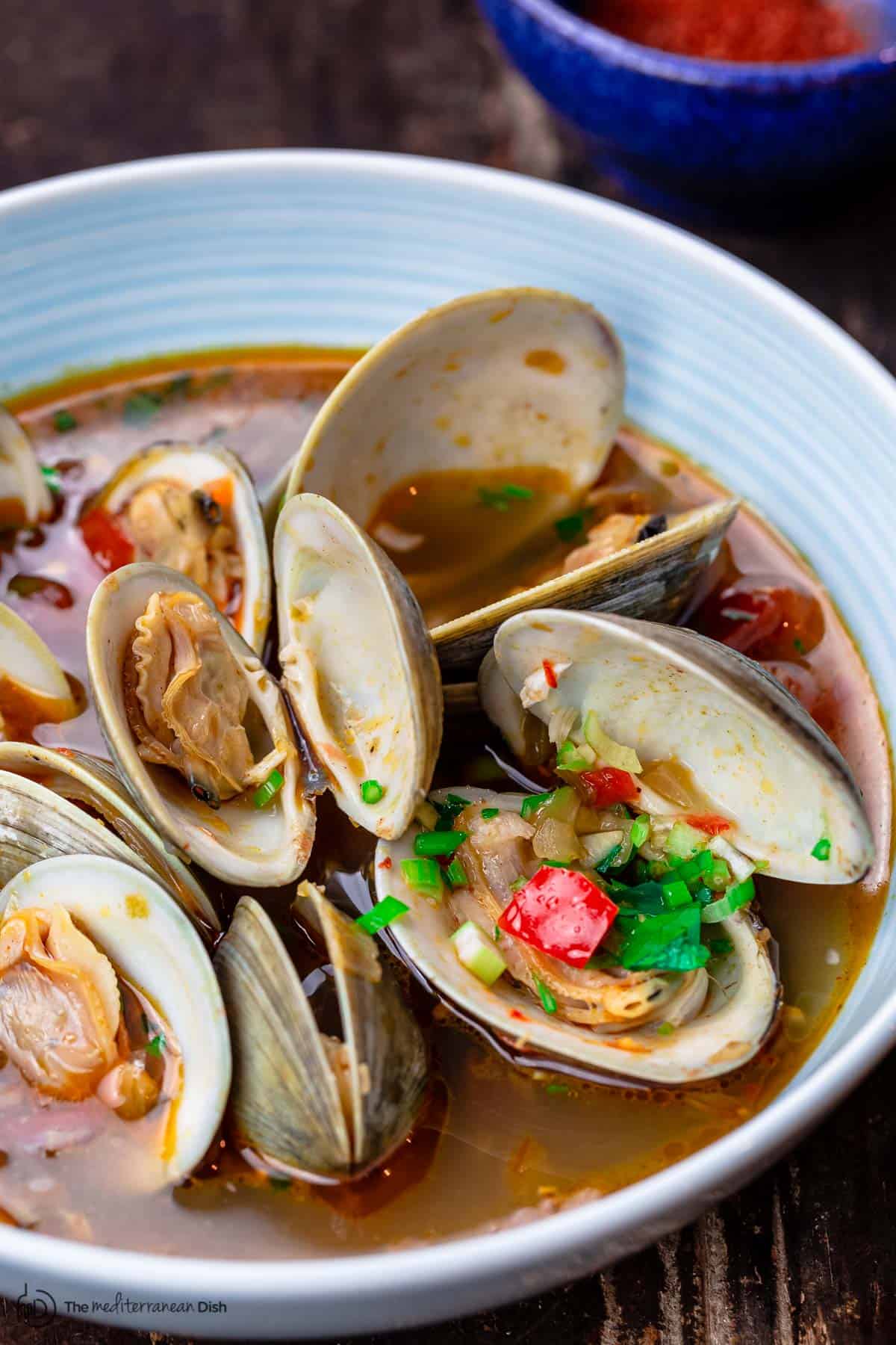 Mediterranean Style Steamed Clams How To Cook Clams The Mediterranean Dish