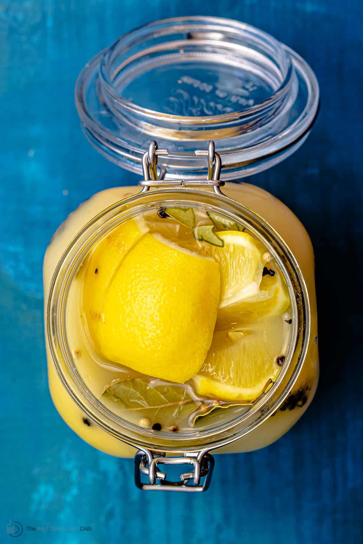 Glass Jar With Lid To Place Lemons