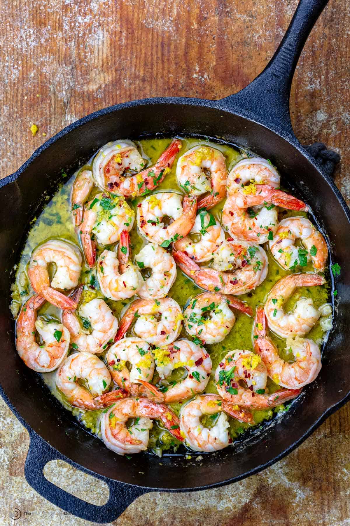https://www.themediterraneandish.com/wp-content/uploads/2021/08/shrimp-scampi-recipe-7.jpg
