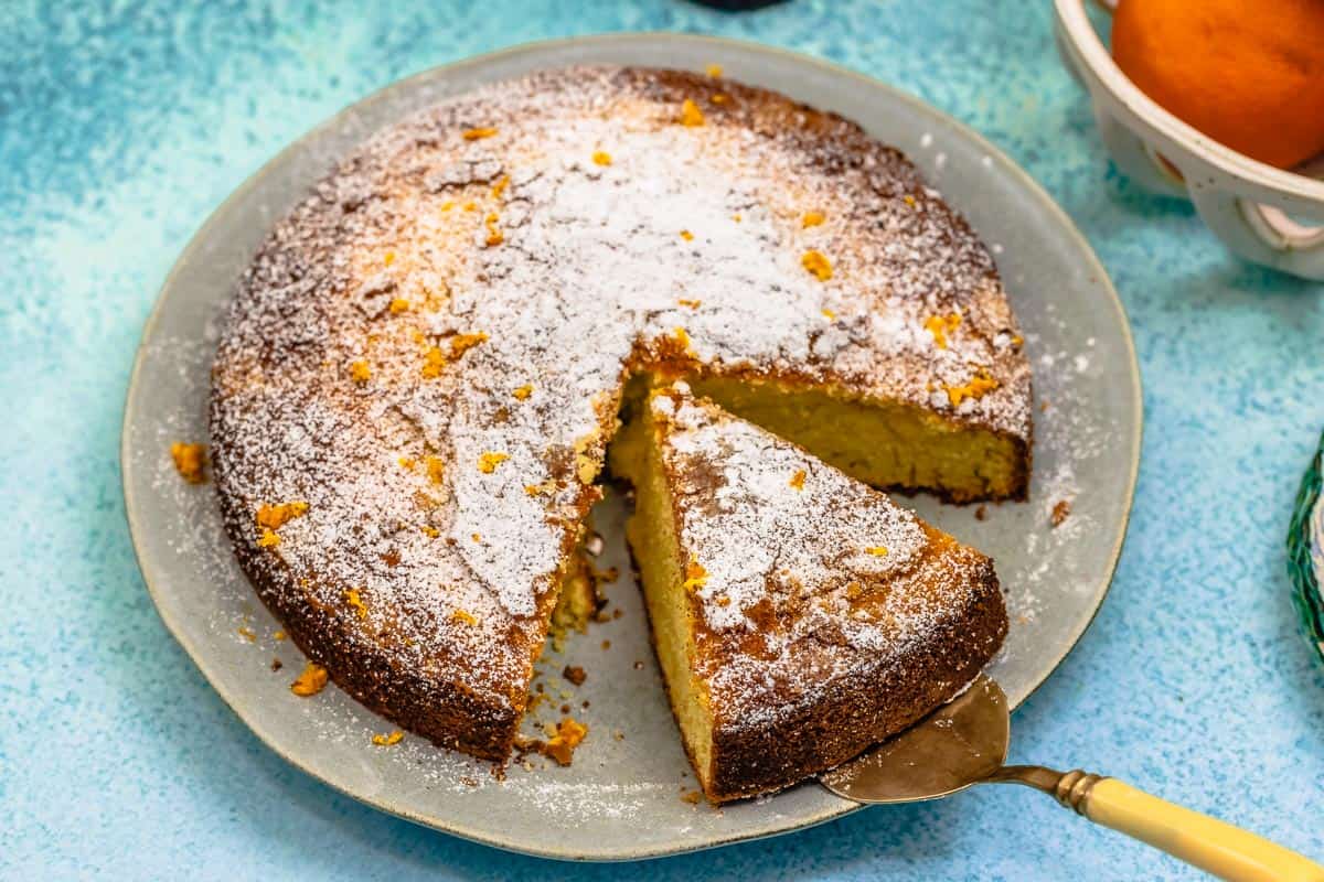 https://www.themediterraneandish.com/wp-content/uploads/2022/12/orange-olive-oil-cake-recipe-1.jpg