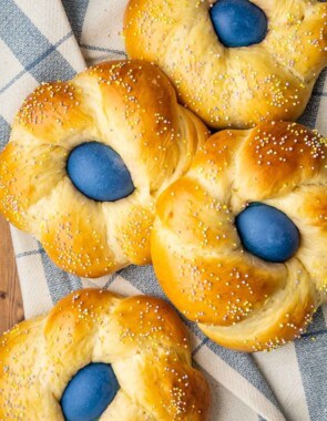 italian easter bread web story poster image.