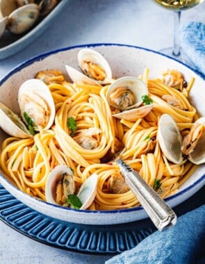 linguine with clams web story poster image.