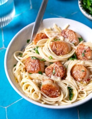 scallop pasta web story poster image.