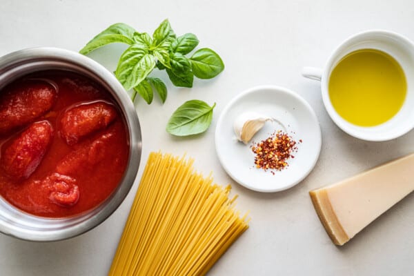 Pasta Pomodoro (Spaghetti Pomodoro) | The Mediterranean Dish