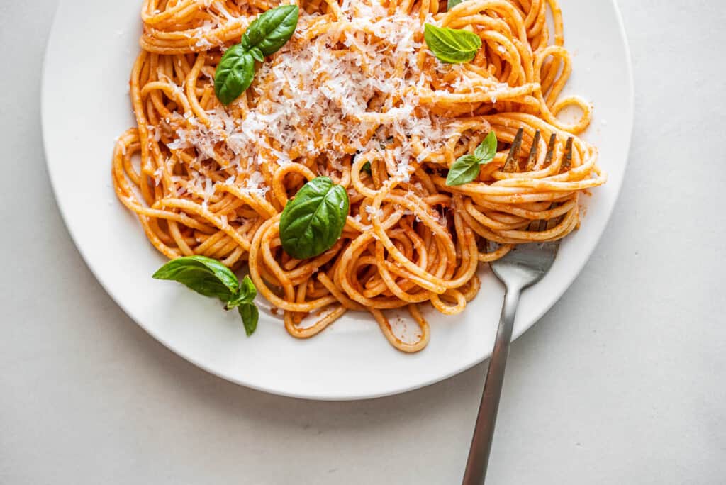 Pasta Pomodoro (Spaghetti Pomodoro) | The Mediterranean Dish