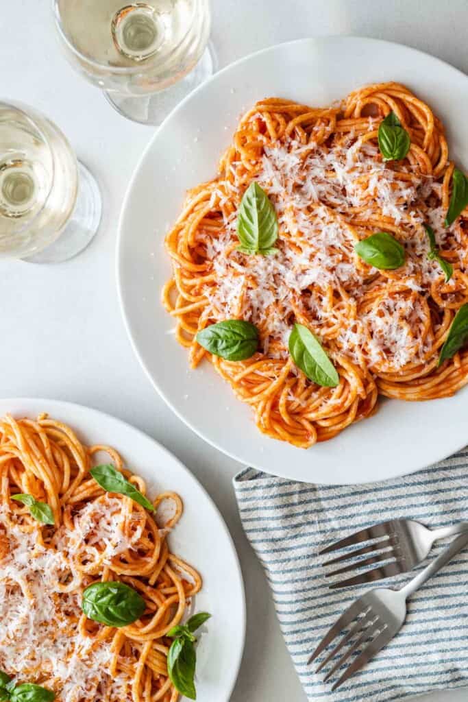 Pasta Pomodoro (Spaghetti Pomodoro) | The Mediterranean Dish