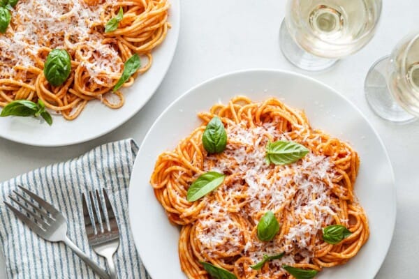 Pasta Pomodoro (Spaghetti Pomodoro) | The Mediterranean Dish