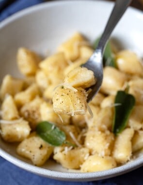 ricotta gnocchi web story poster image.