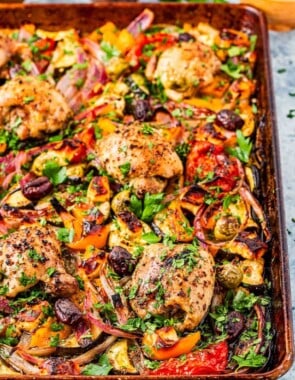 greek sheet pan chicken web story poster image.