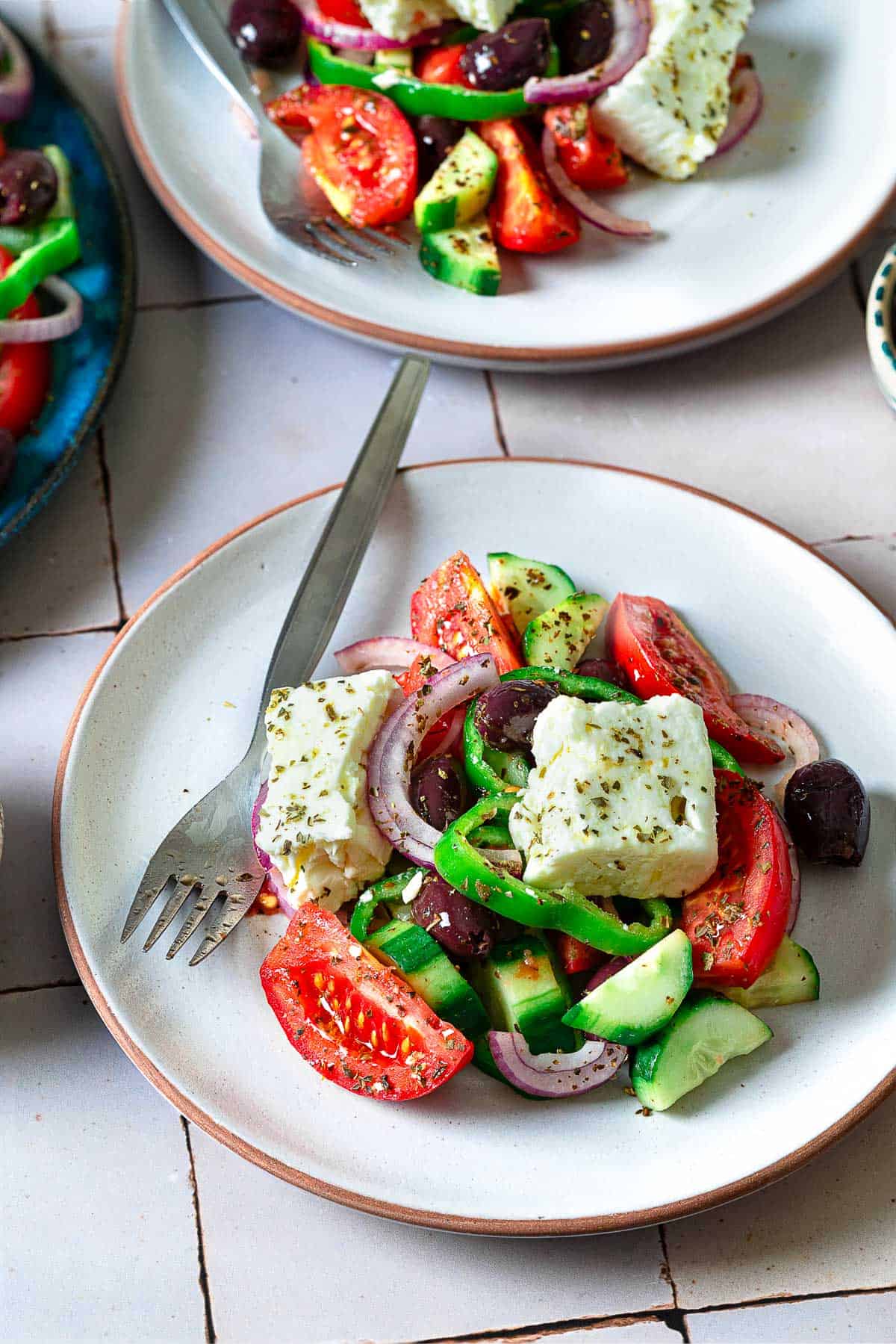 https://www.themediterraneandish.com/wp-content/uploads/2023/08/traditional-greek-salad-recipe-11.jpg