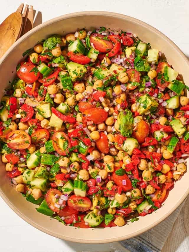 How To Make A Salad You'll Actually Want To Eat - The Mediterranean Dish