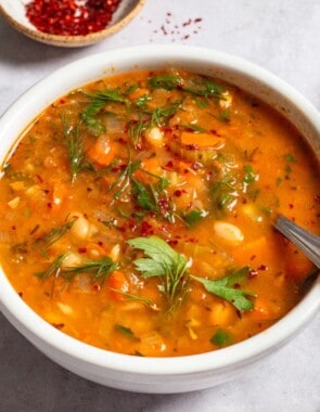 Mediterranean white bean soup web story poster image.