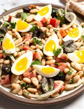 Turkish bean salad web story poster image.