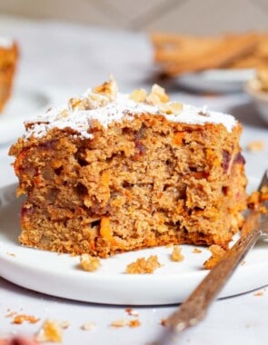 Healthy carrot cake web story poster image.