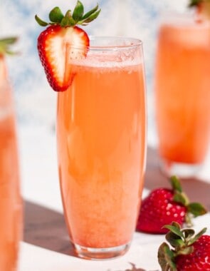 Strawberry Bellini Rossini web story poster image.