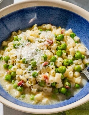 Pasta with peas web story poster image.