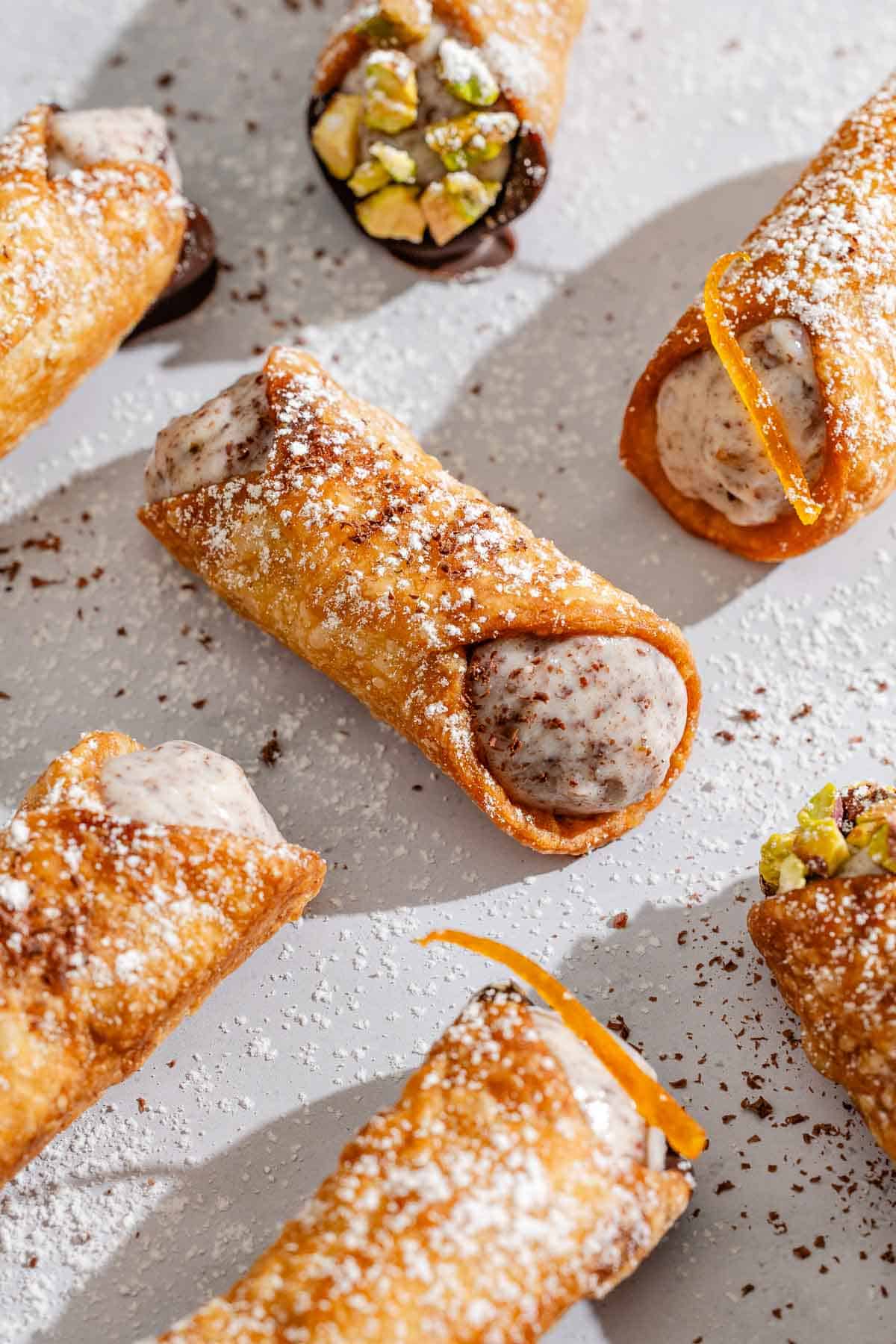 A close up of several filled cannolis.