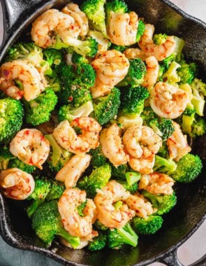 An overhead photo of the cooked shrimp and broccoli skillet.