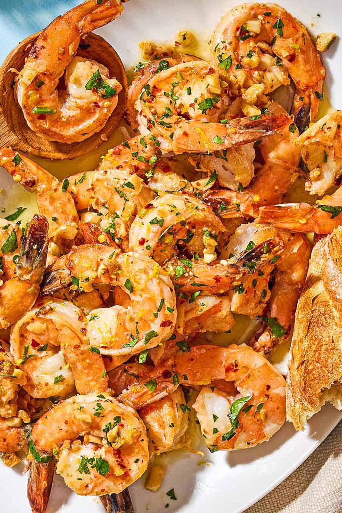 A close up of shrimp scampi on a platter.